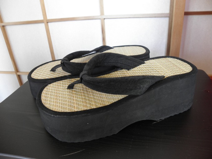 Zori Sandal, model high Y