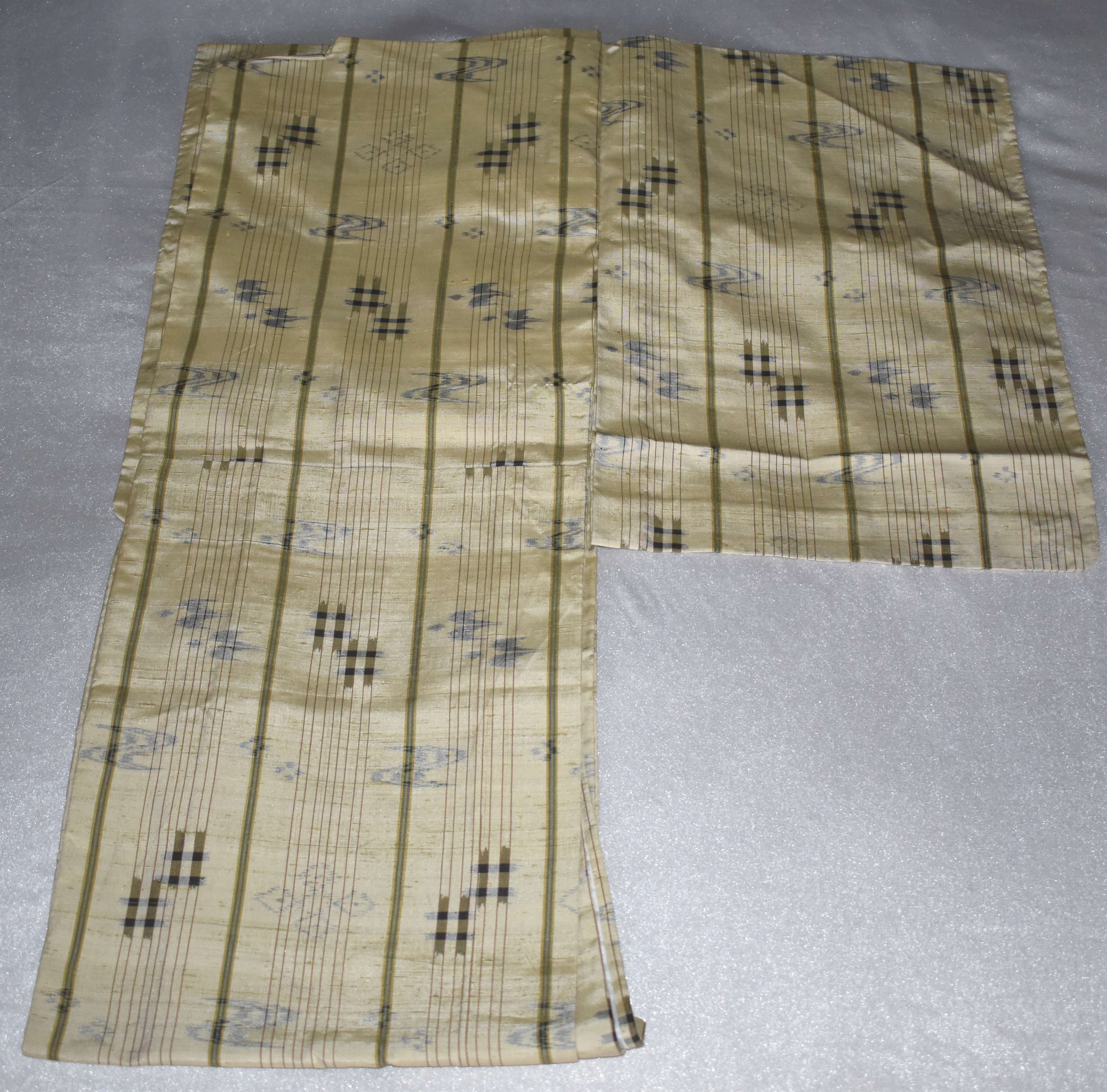 Japansk kimono, ren råsilke, beige med grønlige striber