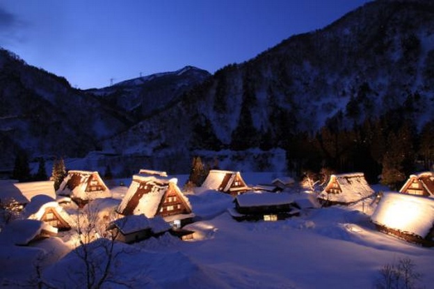 toyama houses in snow
